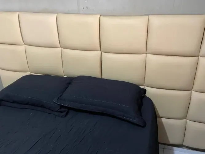 Cabeceira de Cama Queen Estofada Bege