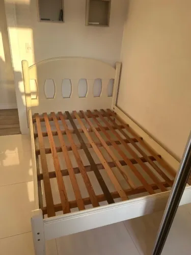 Cama casal angelim pedra maciça com cabeceira 