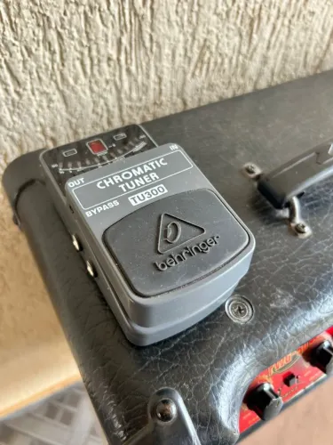 PEDAL AFINADOR CROMÁTICO