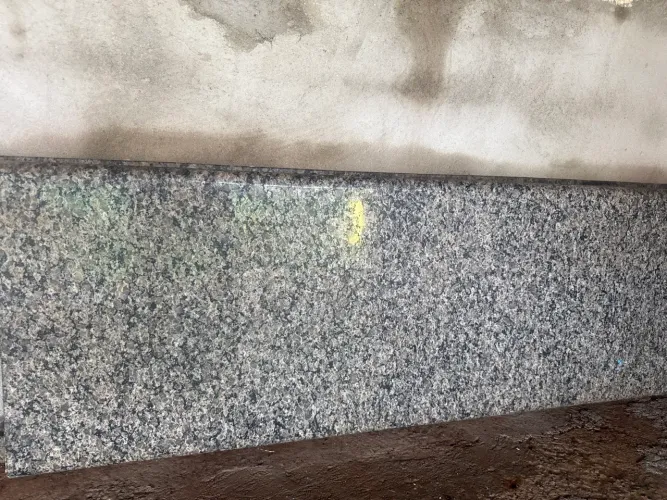 Vende se pedra de mármore