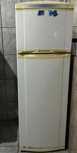 Vendo geladeira Continental usada, funcionando perfeitamente. Pagamento Pix ou dinheiro