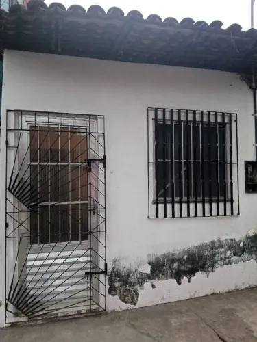 Vende-se casa na VILA Embratel com urgência
