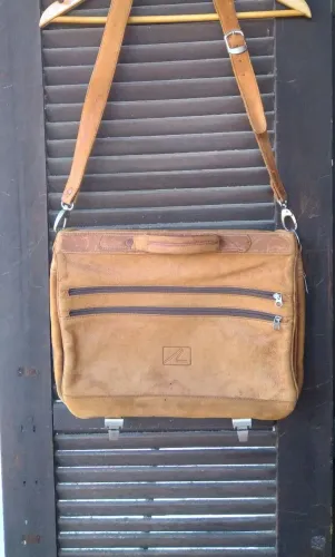 Bolsa tira colo Zelio em couro 