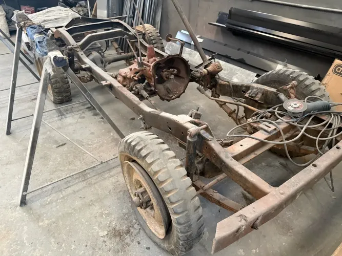 Vendo peças para Jeep Wyllis em bom estado