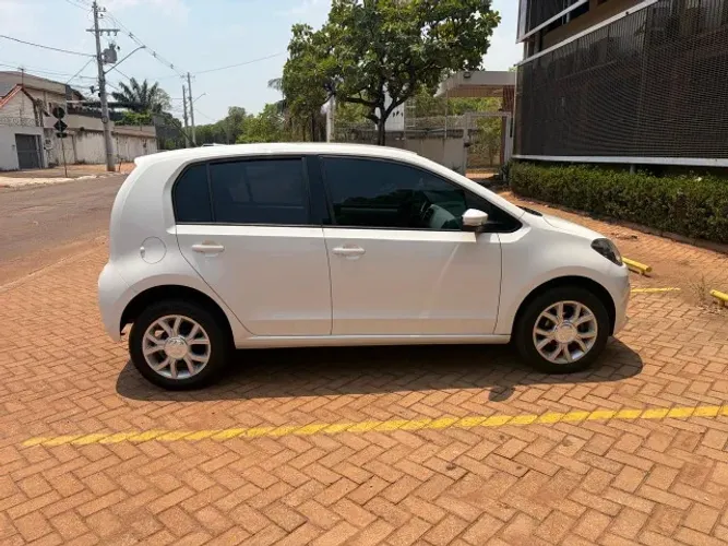 Volkswagen Up! High I Motion 1.0 T. Flex 12V 5P 2015