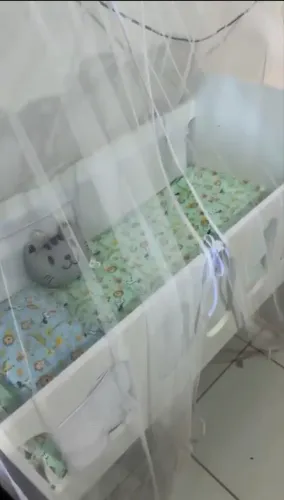 Mini Berço Completo com Colchão e Cortinado - Excelente Estado