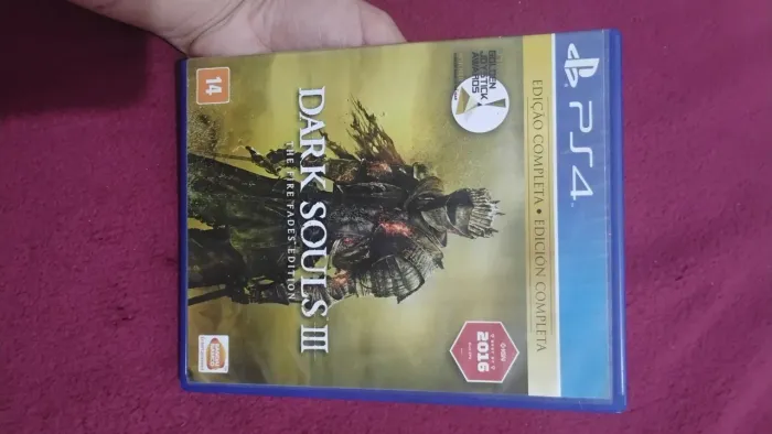 Vende-se se jogo Dark souls, contendo a edição completa com todas as DLC. R$ 200,00.