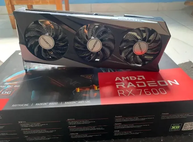 Placa de Vídeo RX 7600 GAMING OC 8G AMD Radeon Gigabyte