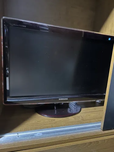 Monitor Samsung Full HD 24 polegadas acompanha controle