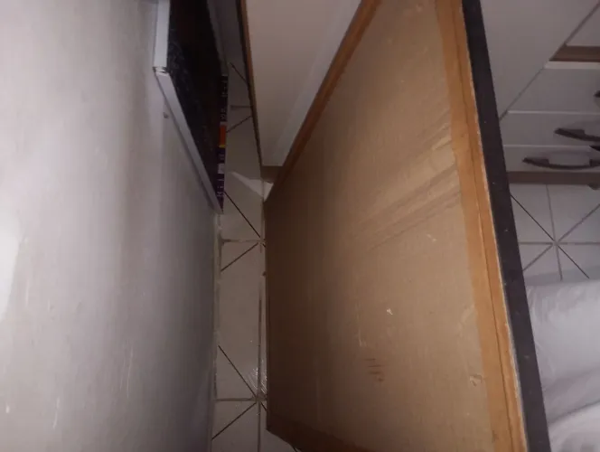 Espelho grande com moldura preta
