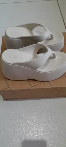 Vendo Sandália nova Melissa n° 34