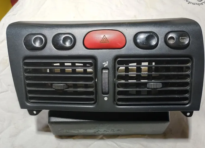 Moldura central Fiat Palio 96/02 modelo g1