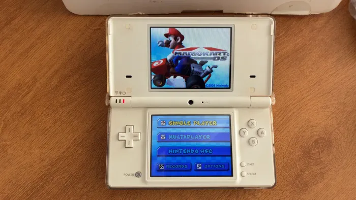 Nintendo DSI branco na caixa com manuais e R4, tudo original