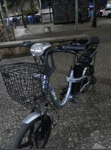 Bicicleta elétrica lev e-bike conservada.
