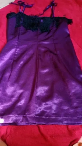 Vestido tamanho M na cor roxa,ele não estica