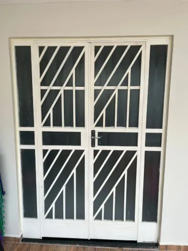 Porta de metalon com vidros