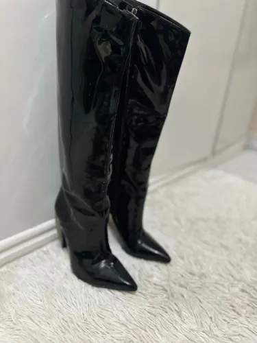 Vende-se uma bota número 36 marca vicenza