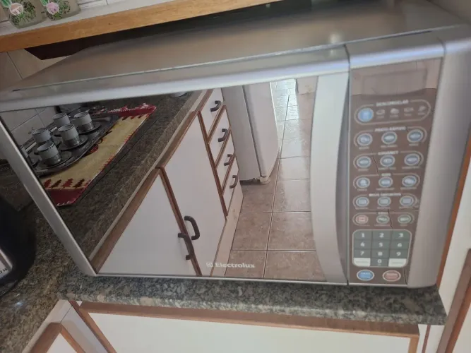 Micro-ondas Electrolux inox 32 L