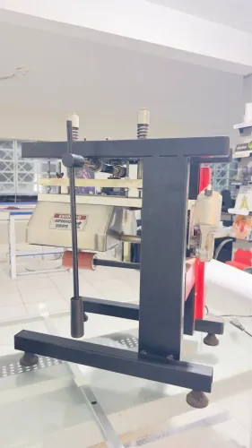 Máquina de estampar copos