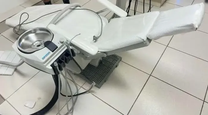 Cadeira de dentista completa com tudo