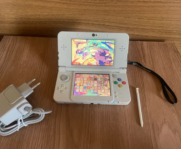 New Nintendo 3DS Branco Destravado Lotado de Jogo (Envio OlxPay)