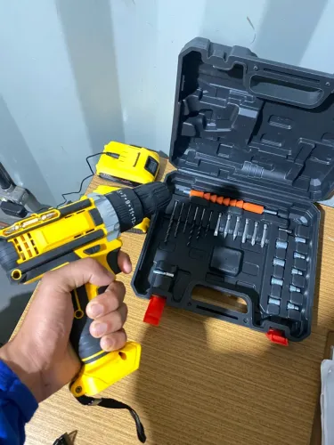 Parafusadeira elétrica 21V c/ duas baterias