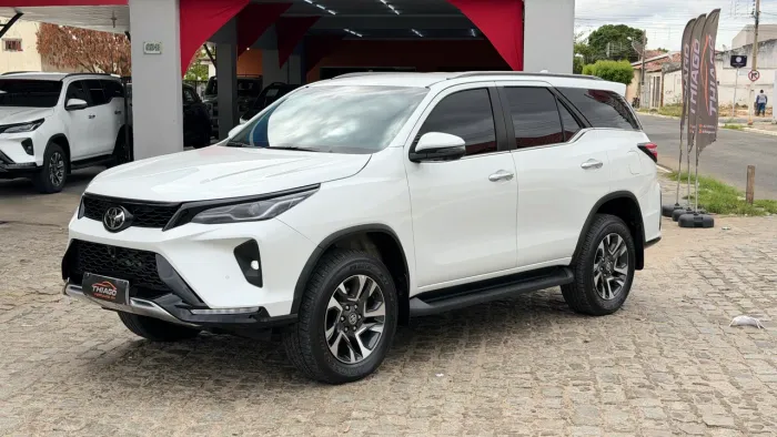 Toyota Hilux SW4 SRX Plat. 4X4 2.8 TB Die. Aut. 2025