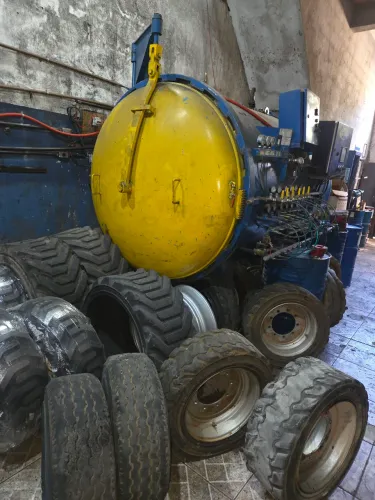 Auto clave eletrica para vulcanização de pneus. 