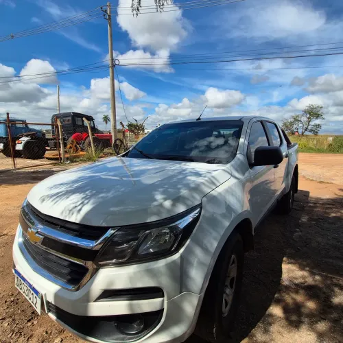 Vendo ou troco S-10 2017 completa câmbio manual