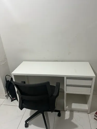 Escrivaninha com Gavetas + Cadeira de Escritório - Conjunto