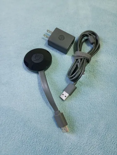Chromecast Google 2 modelo NC2-6A5. Dispositivo p/ conectar a TV ao celular, tablets e not