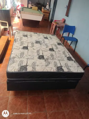 Vendo cama box de casal em boas condições de uso