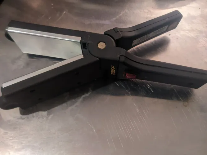 Prancha Chapinha Larga Profissional Taiff, 127v, Funcionando em Excelente Estado.