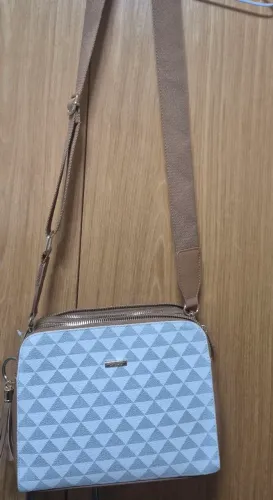 Bolsa feminina com alça regulável