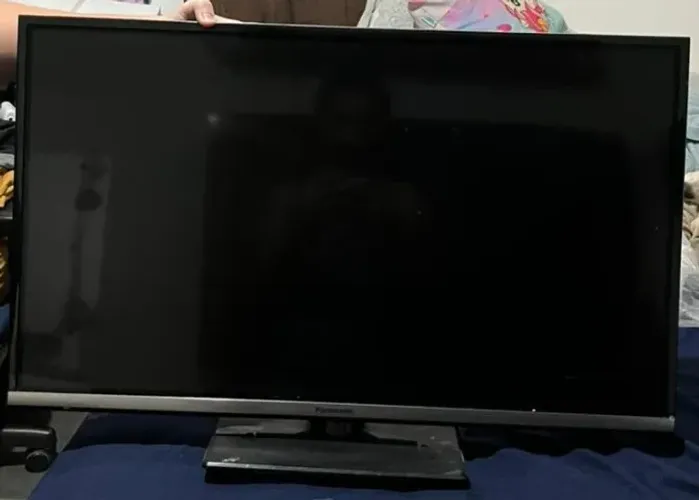 TV Panasonic com defeito na tela - para peças