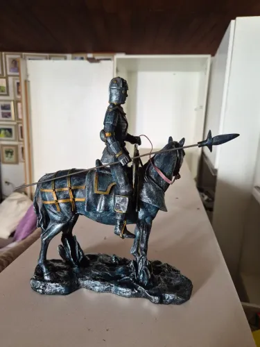 Cavaleiro medieval resina