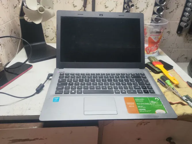 Notebook positivo liga mas não da imagem