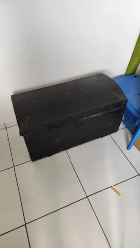 Baú de Viagem Antigo (estilo mala baú de época)