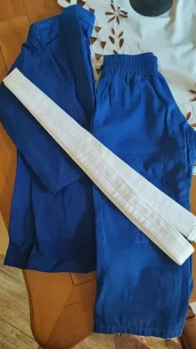 Kimono nunca usado veste até 5 anos