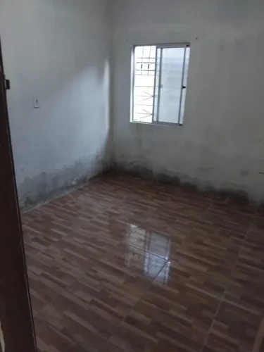 Vende-se sitio ( 2 casas uma em cima da outra)