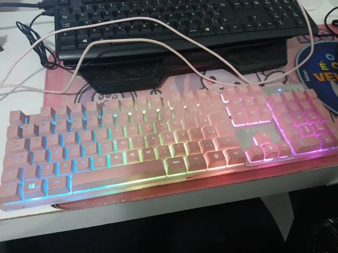 Teclado Gamer Rosa Semi Mecânico com Luz RGB