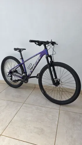 Bicicleta TREK Marlin 5 Aro 29 - Cor Exclusiva