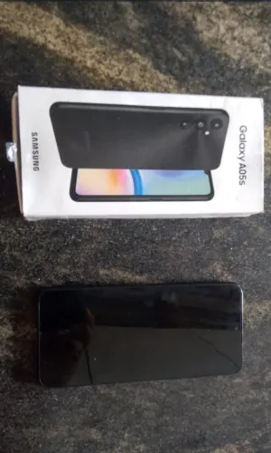 CELULAR NOVO POUCOS MÊSES DE USO