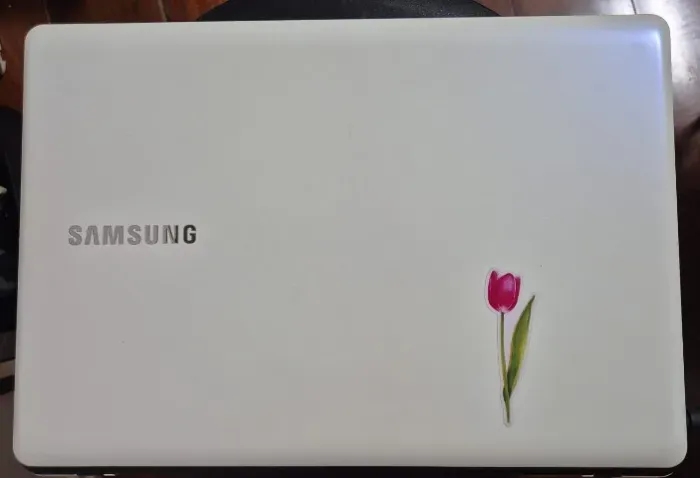 Notebook Samsung Essentials E32