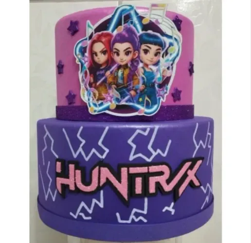 Bolo Fake + Capa para cilindro Huntrix( Guerreiras do Kpop)