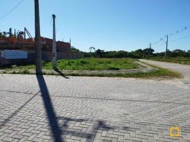 Vende -se Terreno de 444,63m² no Bairro Carianos - Florianópolis SC