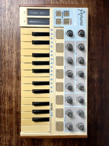 Arturia Minilab Mk1 Midi/Controlador