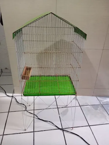 Vendo um viveiro de pássaros