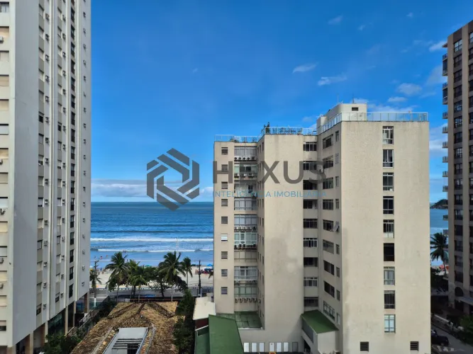 Apartamento com varanda vista mar e lazer a 1 quadra da praia nas Pitangueiras, Guarujá