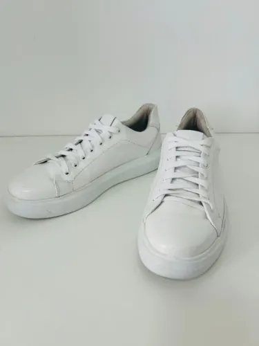 Tênis casual em couro branco tamanho 40